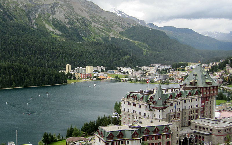 Blick auf den Moritzsee, im Vordergund das Palace Hotel