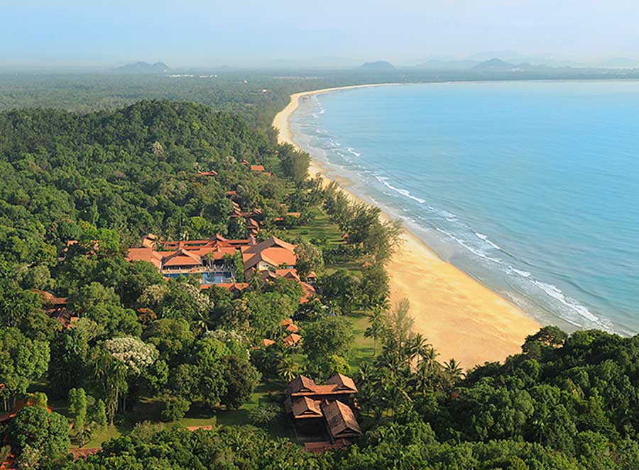 Die Anlage des Club Med in Cherating Beach in Malaysia. Vier Kilometer Eco Nature Urlaubsstrand pur